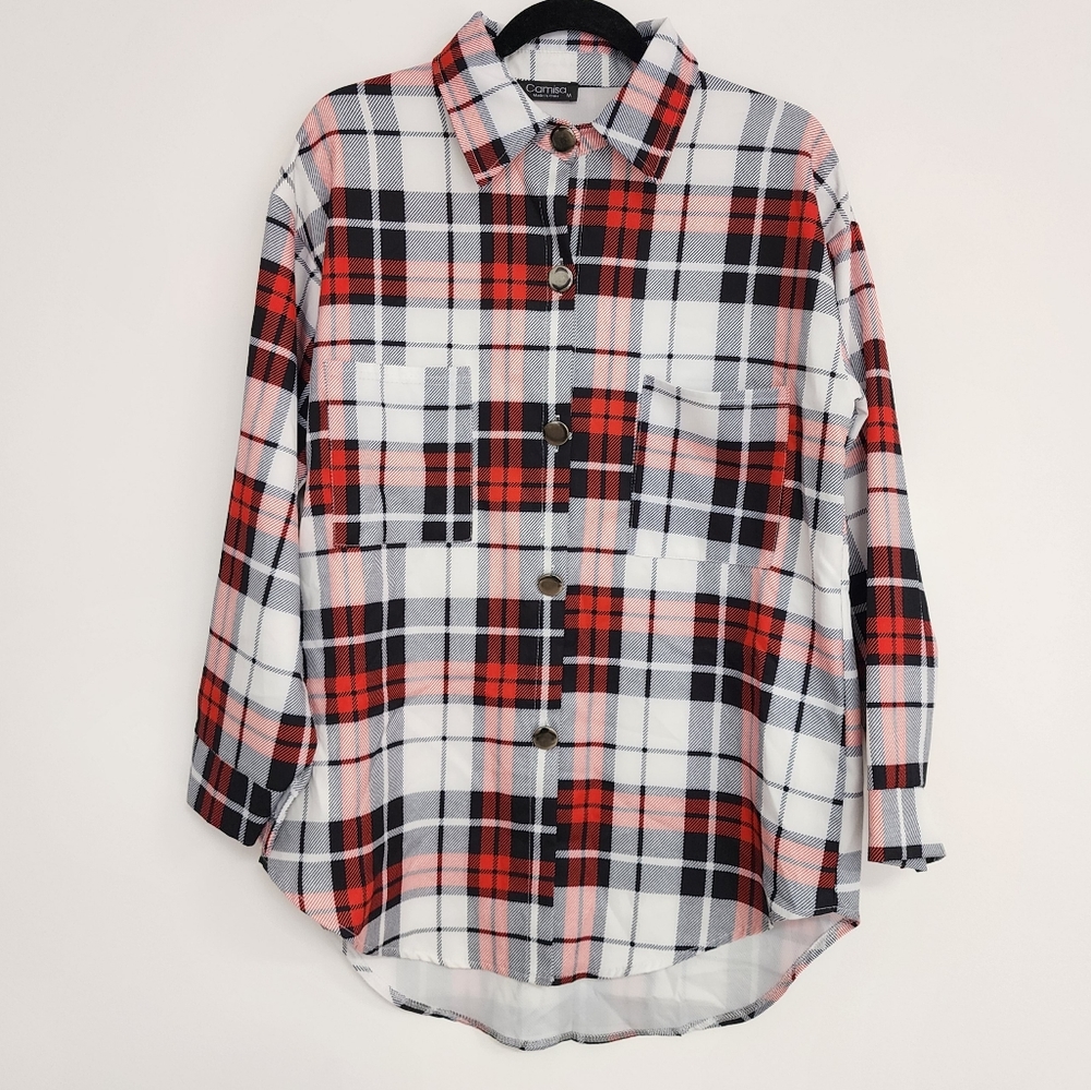 Camisa plad red and white long button down top womens size M